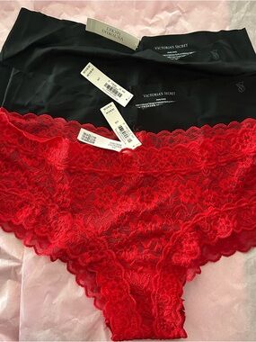 Victoria's Secret Red Lace Cheeky & Black Seamless Panty Set NWT SIZE LARGE